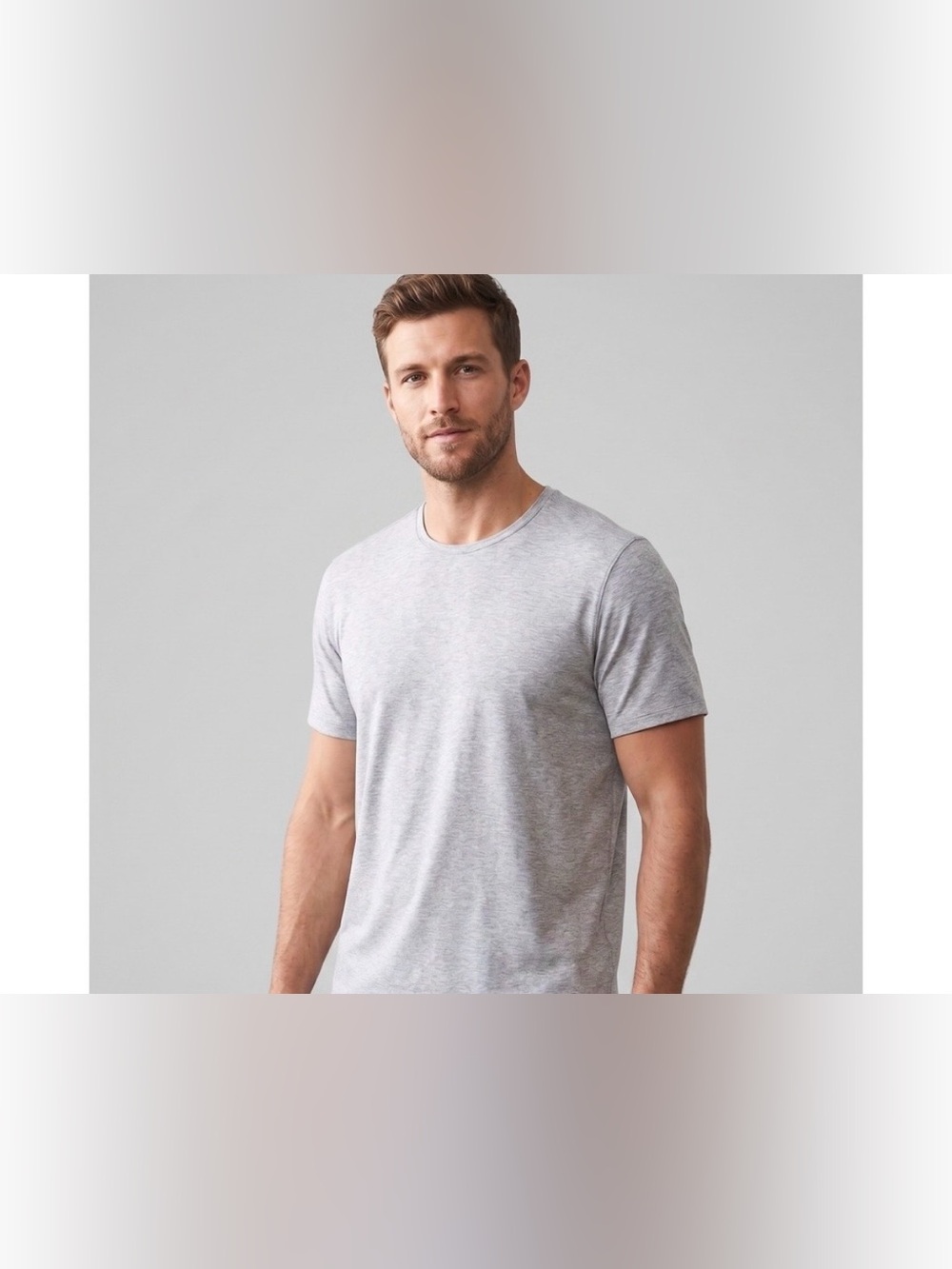 Lululemon men’s Heather gray cotton short sleeve tshirt fits like a medium